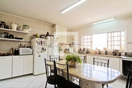 Casa à venda com 220m², 3 quartos e 3 vagas Casa à venda com 220m², 3 quartos e 3 vagasCozinha