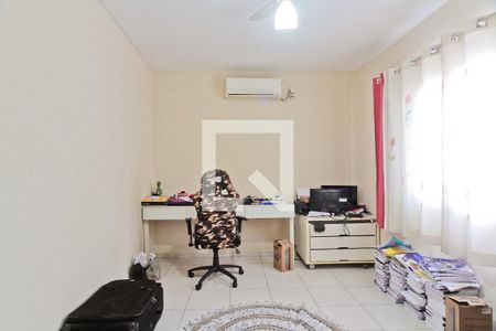 Casa à venda com 220m², 3 quartos e 3 vagas Casa à venda com 220m², 3 quartos e 3 vagasQuarto 2