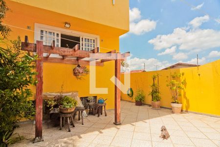 Casa à venda com 220m², 3 quartos e 3 vagas Casa à venda com 220m², 3 quartos e 3 vagasÁrea externa