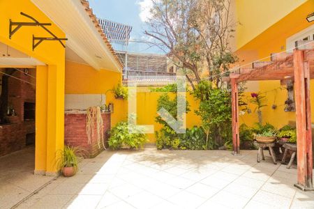 Casa à venda com 220m², 3 quartos e 3 vagas Casa à venda com 220m², 3 quartos e 3 vagasÁrea externa