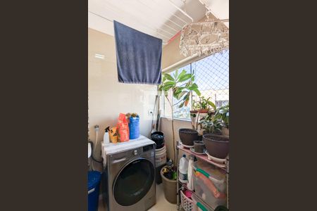 Apartamento à venda com 74m², 2 quartos e 2 vagas Apartamento à venda com 74m², 2 quartos e 2 vagasÁrea de serviço