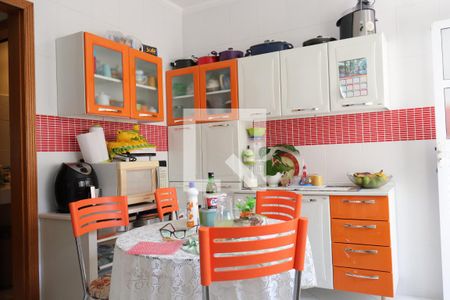 Casa à venda com 126m², 3 quartos e 2 vagascozinha