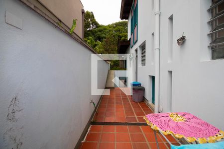 Casa à venda com 360m², 4 quartos e 4 vagas Casa à venda com 360m², 4 quartos e 4 vagasCorredor