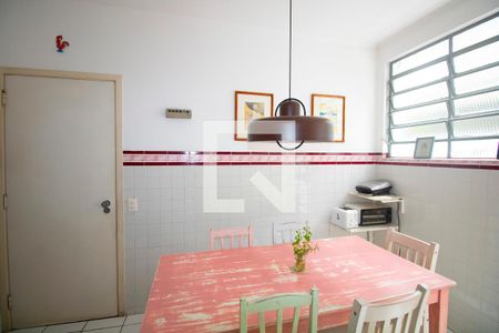 Casa à venda com 360m², 4 quartos e 4 vagas Casa à venda com 360m², 4 quartos e 4 vagasCozinha