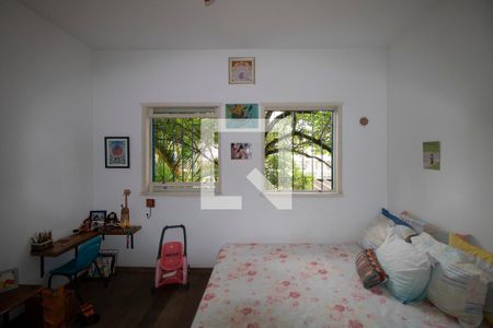 Casa à venda com 360m², 4 quartos e 4 vagas Casa à venda com 360m², 4 quartos e 4 vagasQuarto 4