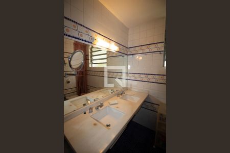 Casa à venda com 360m², 4 quartos e 4 vagas Casa à venda com 360m², 4 quartos e 4 vagasSuite do Quarto 1