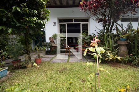 Casa à venda com 360m², 4 quartos e 4 vagas Casa à venda com 360m², 4 quartos e 4 vagasJardim da Frente Entrada