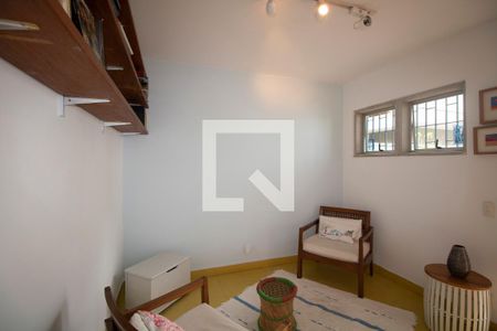 Casa à venda com 360m², 4 quartos e 4 vagas Casa à venda com 360m², 4 quartos e 4 vagasSala de Leitura