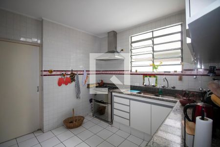 Casa à venda com 360m², 4 quartos e 4 vagas Casa à venda com 360m², 4 quartos e 4 vagasCozinha