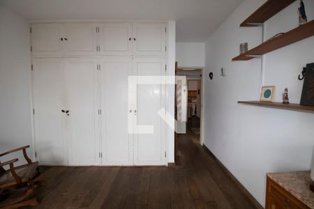 Casa à venda com 360m², 4 quartos e 4 vagas Casa à venda com 360m², 4 quartos e 4 vagasQuarto 3