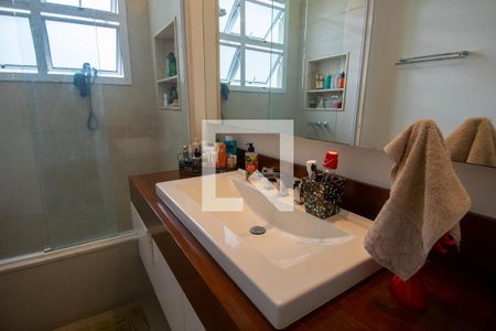 Apartamento à venda com 240m², 3 quartos e 1 vaga Apartamento à venda com 240m², 3 quartos e 1 vagaBanheiro da Suíte 2