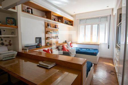 Apartamento à venda com 240m², 3 quartos e 1 vaga Apartamento à venda com 240m², 3 quartos e 1 vagaQuarto