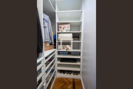 Apartamento à venda com 240m², 3 quartos e 1 vaga Apartamento à venda com 240m², 3 quartos e 1 vagaCloset do quarto 1