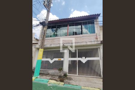 Casa à venda com 72m², 3 quartos e 1 vaga Casa à venda com 72m², 3 quartos e 1 vagaFachada