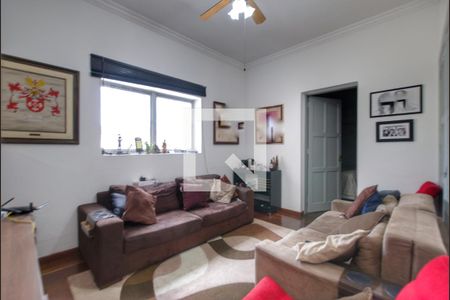 Casa à venda com 250m², 4 quartos e 5 vagasSala de TV - Quartos