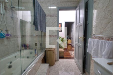 Casa à venda com 250m², 4 quartos e 5 vagasBanheiro