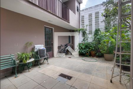Casa à venda com 250m², 4 quartos e 5 vagasQuintal fundos
