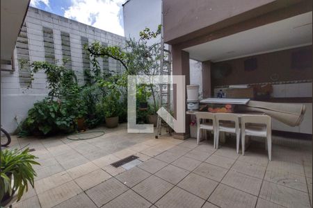 Casa à venda com 250m², 4 quartos e 5 vagasQuintal fundos