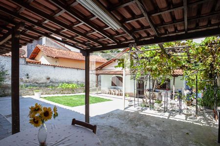 Casa à venda com 360m², 5 quartos e 3 vagasQuintal