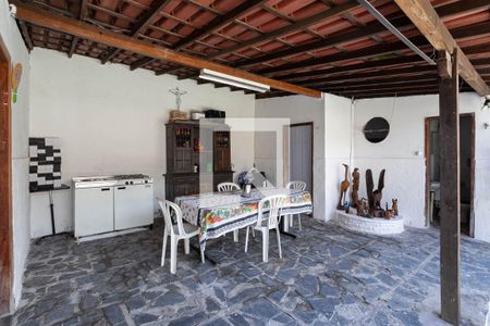 Casa à venda com 360m², 5 quartos e 3 vagasQuintal