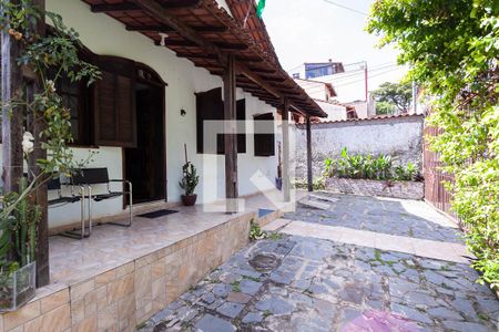 Casa à venda com 360m², 5 quartos e 3 vagasEntrada