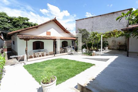 Casa à venda com 360m², 5 quartos e 3 vagasQuintal