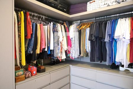 Apartamento à venda com 170m², 3 quartos e 1 vaga Apartamento à venda com 170m², 3 quartos e 1 vagaCloset da suíte 2