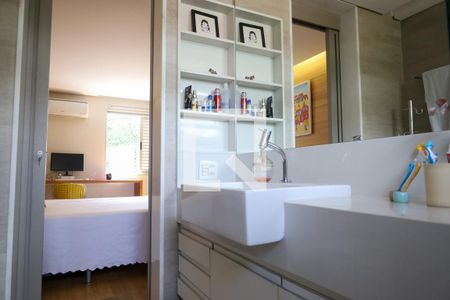 Apartamento à venda com 170m², 3 quartos e 1 vaga Apartamento à venda com 170m², 3 quartos e 1 vagaBanheiro da Suíte 2