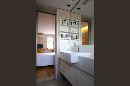 Apartamento à venda com 170m², 3 quartos e 1 vaga Apartamento à venda com 170m², 3 quartos e 1 vagaBanheiro da Suíte 2