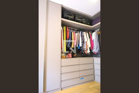 Apartamento à venda com 170m², 3 quartos e 1 vaga Apartamento à venda com 170m², 3 quartos e 1 vagaCloset da suíte 2