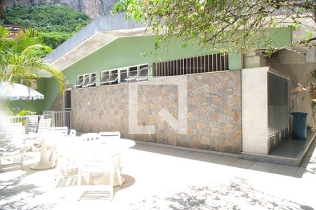 Casa à venda com 1330m², 3 quartos e 3 vagas Casa à venda com 1330m², 3 quartos e 3 vagasVaranda