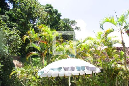 Casa à venda com 1330m², 3 quartos e 3 vagas Casa à venda com 1330m², 3 quartos e 3 vagasVaranda
