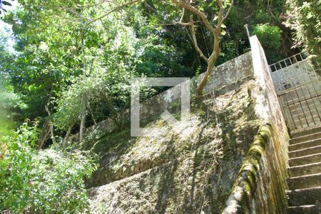Casa à venda com 1330m², 3 quartos e 3 vagas Casa à venda com 1330m², 3 quartos e 3 vagasVaranda