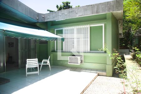 Casa à venda com 1330m², 3 quartos e 3 vagas Casa à venda com 1330m², 3 quartos e 3 vagasJardim de inverno