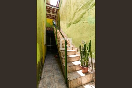 Casa à venda com 190m², 3 quartos e 2 vagasEscada