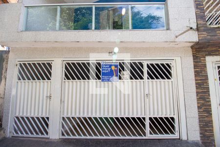 Casa à venda com 154m², 4 quartos e 1 vaga Casa à venda com 154m², 4 quartos e 1 vagaFachada