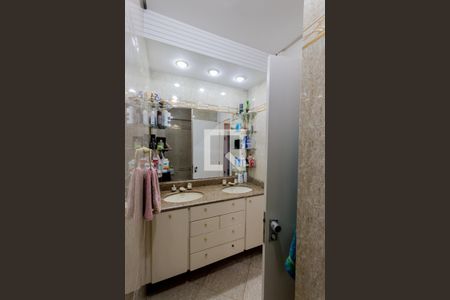 Apartamento à venda com 476m², 4 quartos e 4 vagas Apartamento à venda com 476m², 4 quartos e 4 vagasBanheiro da Suíte 1