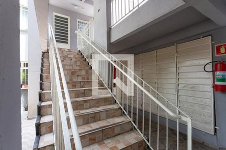 Apartamento à venda com 50m², 2 quartos e 1 vaga Apartamento à venda com 50m², 2 quartos e 1 vagaEscada