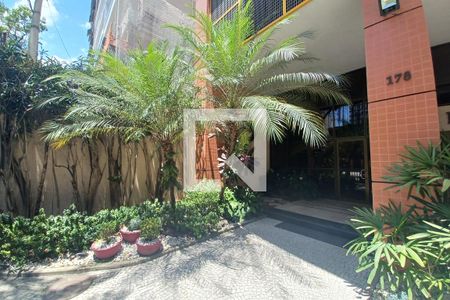 Apartamento à venda com 65m², 2 quartos e 1 vagaEntrada