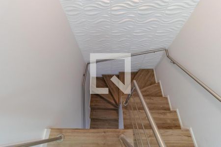 Casa de condomínio à venda com 100m², 3 quartos e 2 vagasEscada