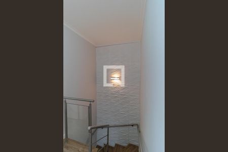 Casa de condomínio à venda com 100m², 3 quartos e 2 vagasEscada