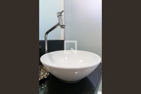 Apartamento à venda com 60m², 2 quartos e 2 vagas Apartamento à venda com 60m², 2 quartos e 2 vagasBanheiro Detalhe