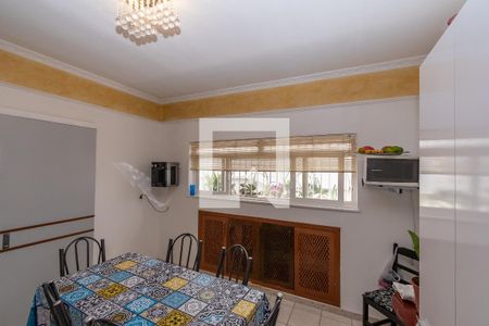 Casa à venda com 250m², 4 quartos e 2 vagas Casa à venda com 250m², 4 quartos e 2 vagasSala de Jantar