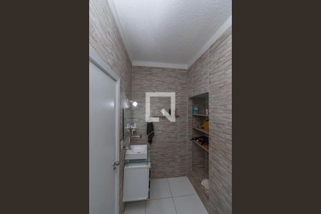 Casa à venda com 250m², 4 quartos e 2 vagas Casa à venda com 250m², 4 quartos e 2 vagasBanheiro Corredor