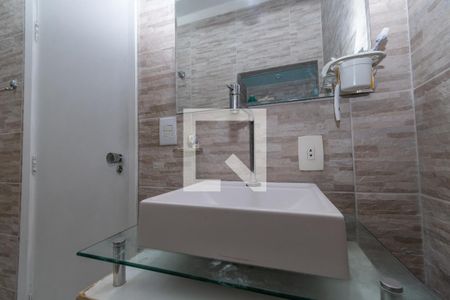 Casa à venda com 250m², 4 quartos e 2 vagas Casa à venda com 250m², 4 quartos e 2 vagasDetalhe Banheiro Corredor