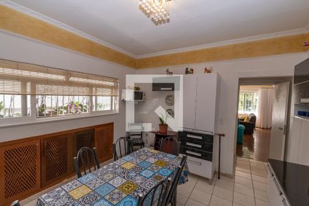 Casa à venda com 250m², 4 quartos e 2 vagas Casa à venda com 250m², 4 quartos e 2 vagasSala de Jantar
