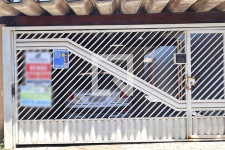 Casa à venda com 90m², 2 quartos e 2 vagasFachada