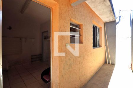 Casa à venda com 90m², 2 quartos e 2 vagasFundos
