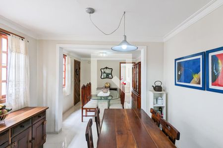 Casa à venda com 205m², 3 quartos e 2 vagas Casa à venda com 205m², 3 quartos e 2 vagasCopa