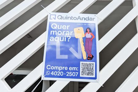 Casa à venda com 205m², 3 quartos e 2 vagas Casa à venda com 205m², 3 quartos e 2 vagasFachada